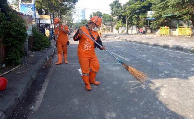 Petugas kebersihan Tangsel