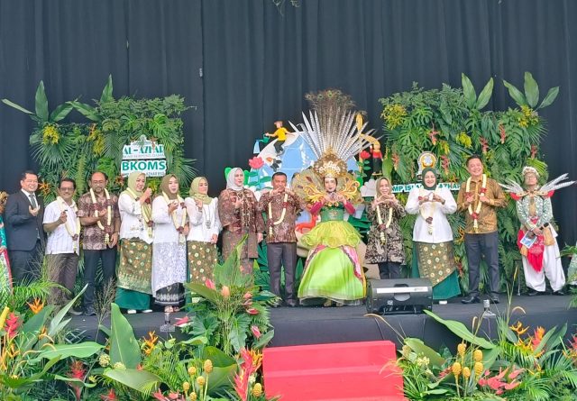 universal smp al-azhar bsd