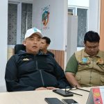 Koni tangsel mundur