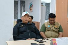 Koni tangsel mundur