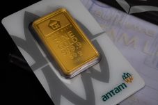 Emas antam harga