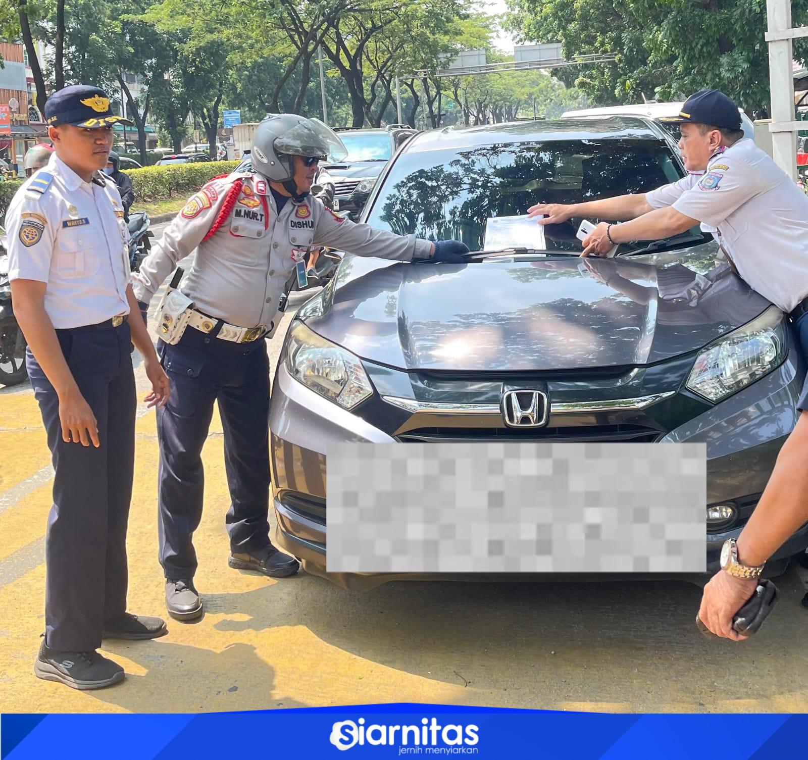 Parkir liar di Tangsel