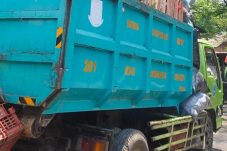 Truk sampah Tangsel