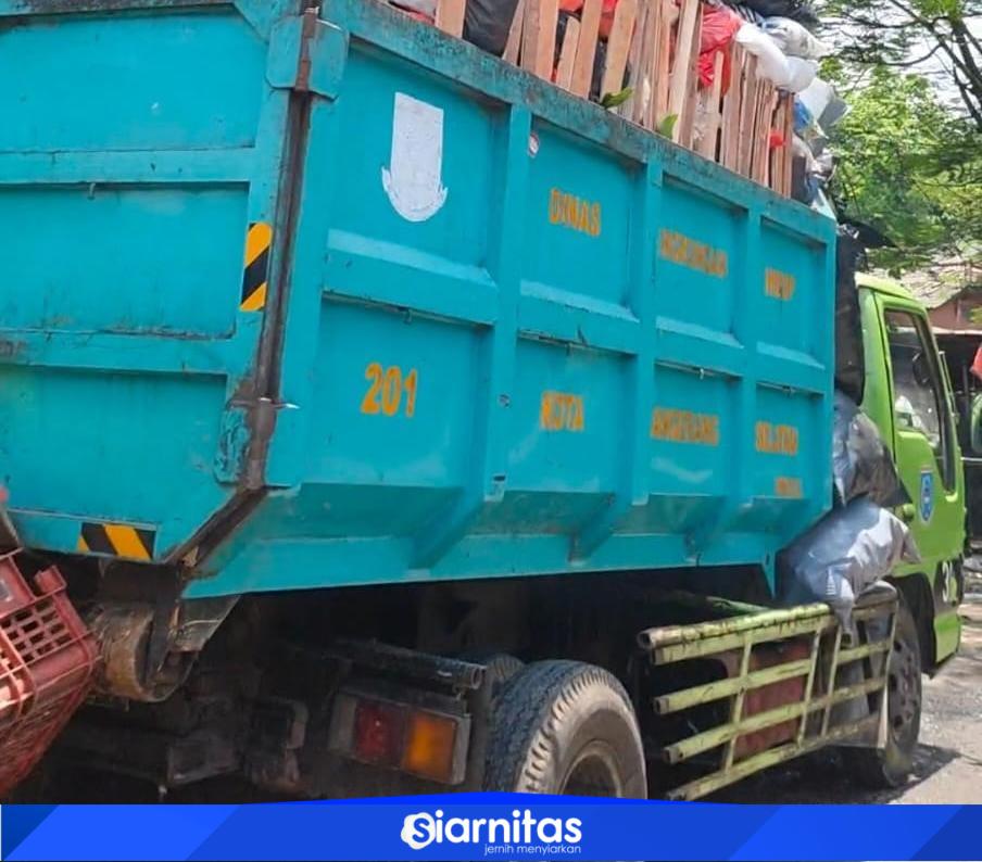 Truk sampah Tangsel