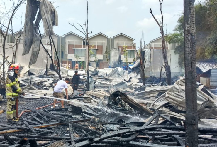 Kebakaran proyek Sumarecon Tangerang