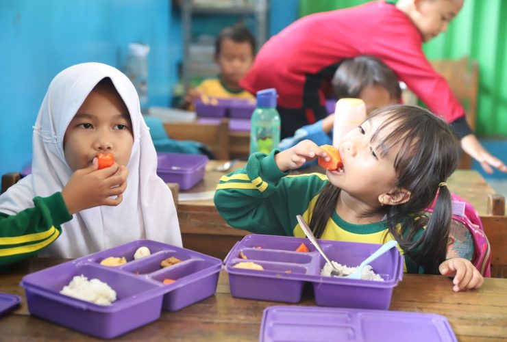 Siswa sekolah di Kota Tangerang menerima program Makan Bergizi Gratis (MBG) dari pemerintah untuk pemenuhan gizi anak