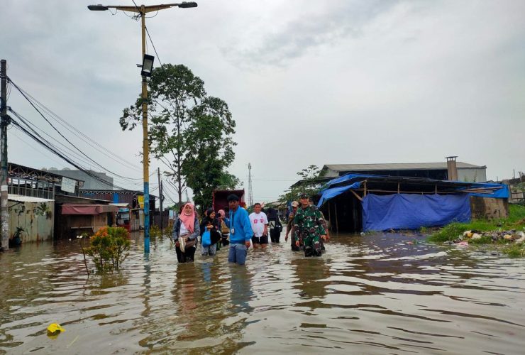 Kondisi banjir di kawasan permukiman Kota Tangerang mulai surut seiring cuaca cerah