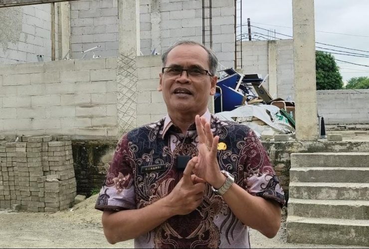 Kepala SMP Negeri 10 Tangerang Selatan Kunardi memberikan klarifikasi terkait isu infaq wajib yang viral di media sosial