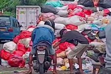 Dugaan pungli sampah ilegal di Tangerang Selatan, aktivitas pengelolaan sampah di lokasi pembuangan liar disorot Pemkot.