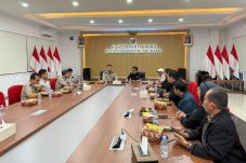 Kepala Kantor Pertanahan Kota Tangerang Selatan Seto Apriyadi berdiskusi dengan PWI Tangsel membahas target WBBM 2026 dan peningkatan transparansi layanan pertanahan