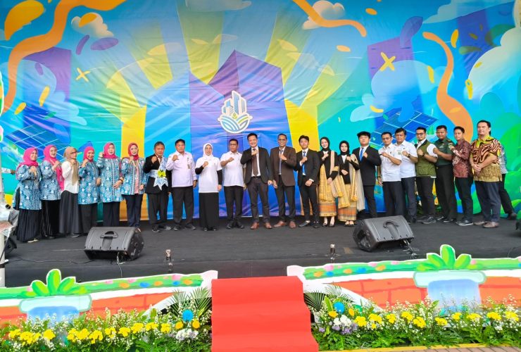Gubernur Banten Andra Soni bersama jajaran pemerintah dan civitas SMA Islam Al Azhar BSD saat Opening Ceremony Alseace 2026 bertema Urban Farming Movement di Tangerang Selatan