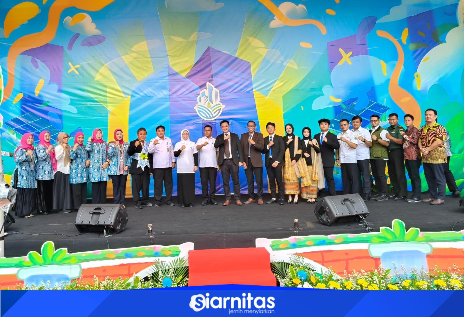 Gubernur Banten Andra Soni bersama jajaran pemerintah dan civitas SMA Islam Al Azhar BSD saat Opening Ceremony Alseace 2026 bertema Urban Farming Movement di Tangerang Selatan