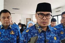 Wakil Walikota Tangerang Selatan menegaskan penindakan hanya ditujukan kepada warga yang sengaja membuang sampah di pinggir jalan hingga menyebabkan penumpukan sampah.