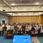 Kepala Dinas Pendidikan dan Kebudayaan Kota Tangerang Selatan bersama kepala sekolah TK, SD, dan SMP saat kegiatan pembinaan di Aula Blandongan Pemkot Tangsel