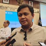 Kepala Dinas Pendidikan dan Kebudayaan Kota Tangerang Selatan Deden Deni memberikan keterangan kepada wartawan usai pembinaan kepala sekolah TK hingga SMP di Aula Blandongan Pemkot Tangsel.