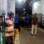 Petugas Damkar dan polisi melumpuhkan pemuda mengamuk bersenjata golok di Ciledug Kota Tangerang