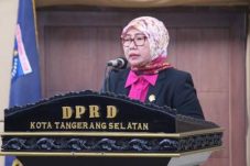 Ketua Fraksi Gerindra DPRD Tangsel Zulfa Sungki Setiawati saat memberikan pernyataan terkait dugaan kasus pelecehan seksual di SDN Serpong