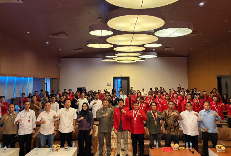 Zein Nasution dan jajaran pengurus DPD GMNI Banten periode 2026–2028 foto bersama usai pelantikan di Serang.