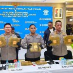 Kapolres Tangsel bersama jajaran Polsek Serpong dan Induk PJR Bitung menunjukkan barang bukti 40 kilogram ganja yang berhasil disita dalam pengungkapan kasus narkoba di Tol Bitung–Serpong.