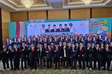 Pengurus KONI Kota Tangerang Selatan 2025-2029 berfoto bersama usai pelantikan di Swiss-Belhotel Serpong.