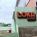 Bangunan Loka Padel di Ciater, Tangerang Selatan, yang sempat disegel namun kembali beroperasi setelah izin PBG terbit.