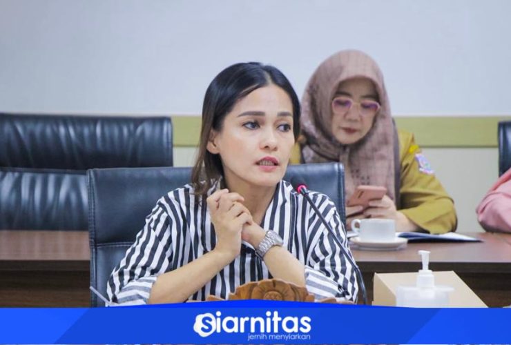Ketua Komisi I DPRD Kota Tangerang Selatan, Ledy MP Butarbutar, memberikan keterangan terkait nasib ribuan pegawai honorer yang dirumahkan jelang Ramadan.