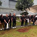 Anggota dan pimpinan DPRD Kota Tangerang Selatan melakukan pembuatan lubang biopori sebagai upaya penanganan sampah dari hulu di kawasan Setu