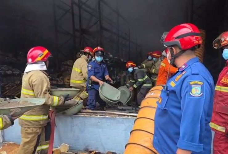 Kebakaran gudang pestisida di kawasan Taman Tekno 2 Kota Tangerang Selatan