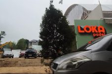 Pembangunan GOR Loka Padel di Jalan Tandon Ciater Tangerang Selatan diduga belum memiliki izin PBG dan melanggar Perda bangunan