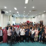 Pengurus Koperasi Merah Putih se-Kota Tangerang Selatan berfoto bersama usai kegiatan penguatan kelembagaan yang digelar Dinkop UKM Tangsel di Gedung Galeri Serpong.