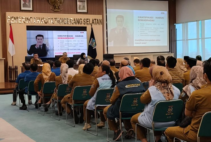 Walikota Tangerang Selatan Benyamin Davnie menghadiri sosialisasi pengendalian gratifikasi yang digelar Inspektorat Pemkot Tangsel bersama KPK di Aula Blandongan.