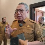 Walikota Tangsel Benyamin Davnie usai menghadiri acara Sosialisasi Pengendalian Gratifikasi di Aula Blandongan.