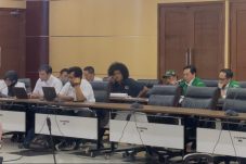 Pengurus PWI Kota Tangerang Selatan mengikuti uji publik Raperda RTRW 2025–2045 di ruang rapat DPRD Tangsel.