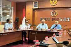 Pwi pusat